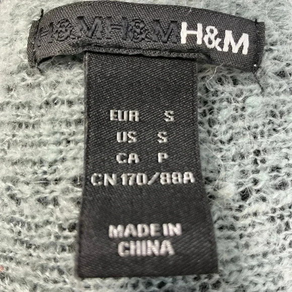 Women’s batwing sweater - Picture 2 of 6